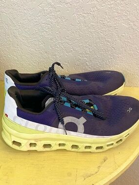 On Size 11  Men’s Blue  Athletic Sneakers